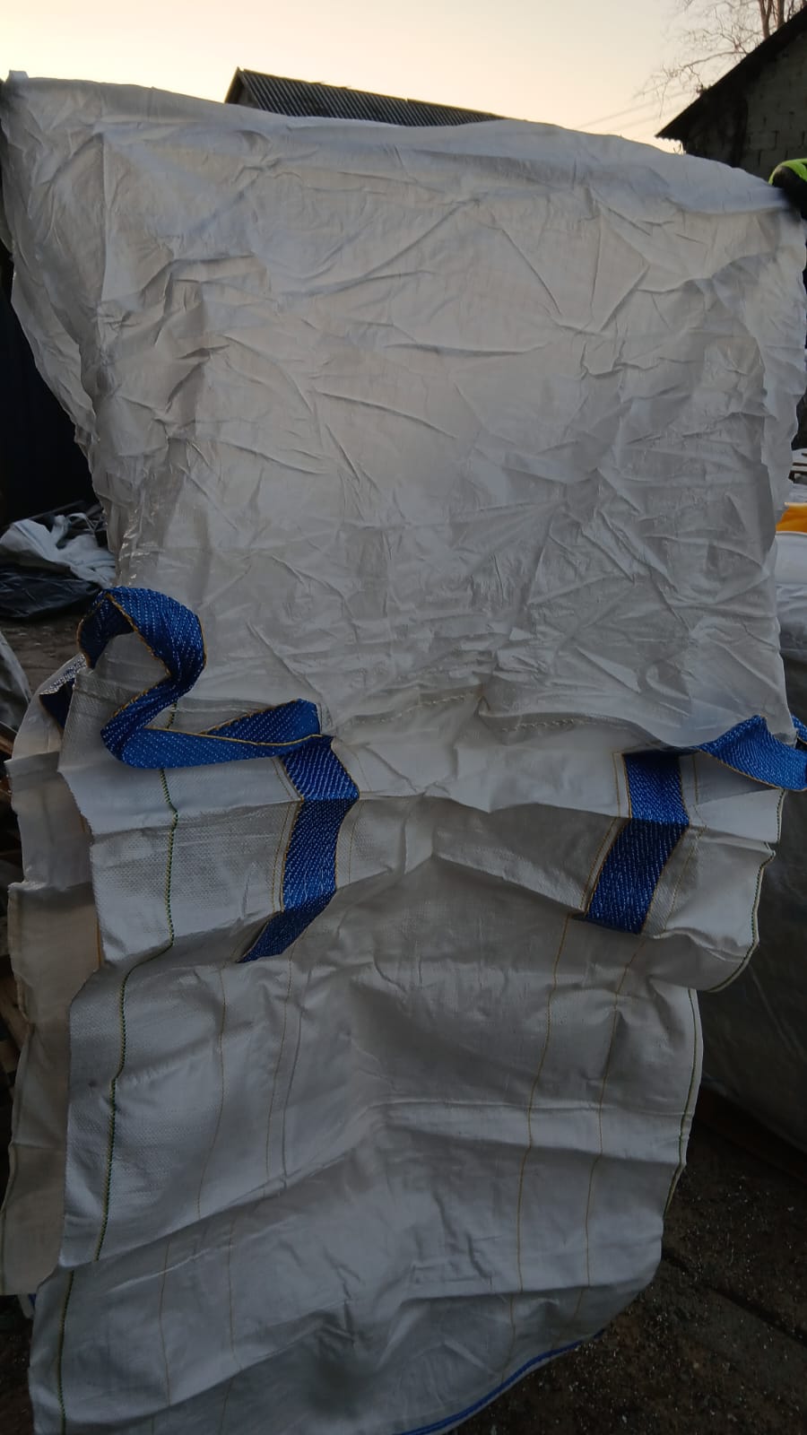 Big-Bag maiss 90x90x120 cm ar 2 vārstiem ( plato augšu )