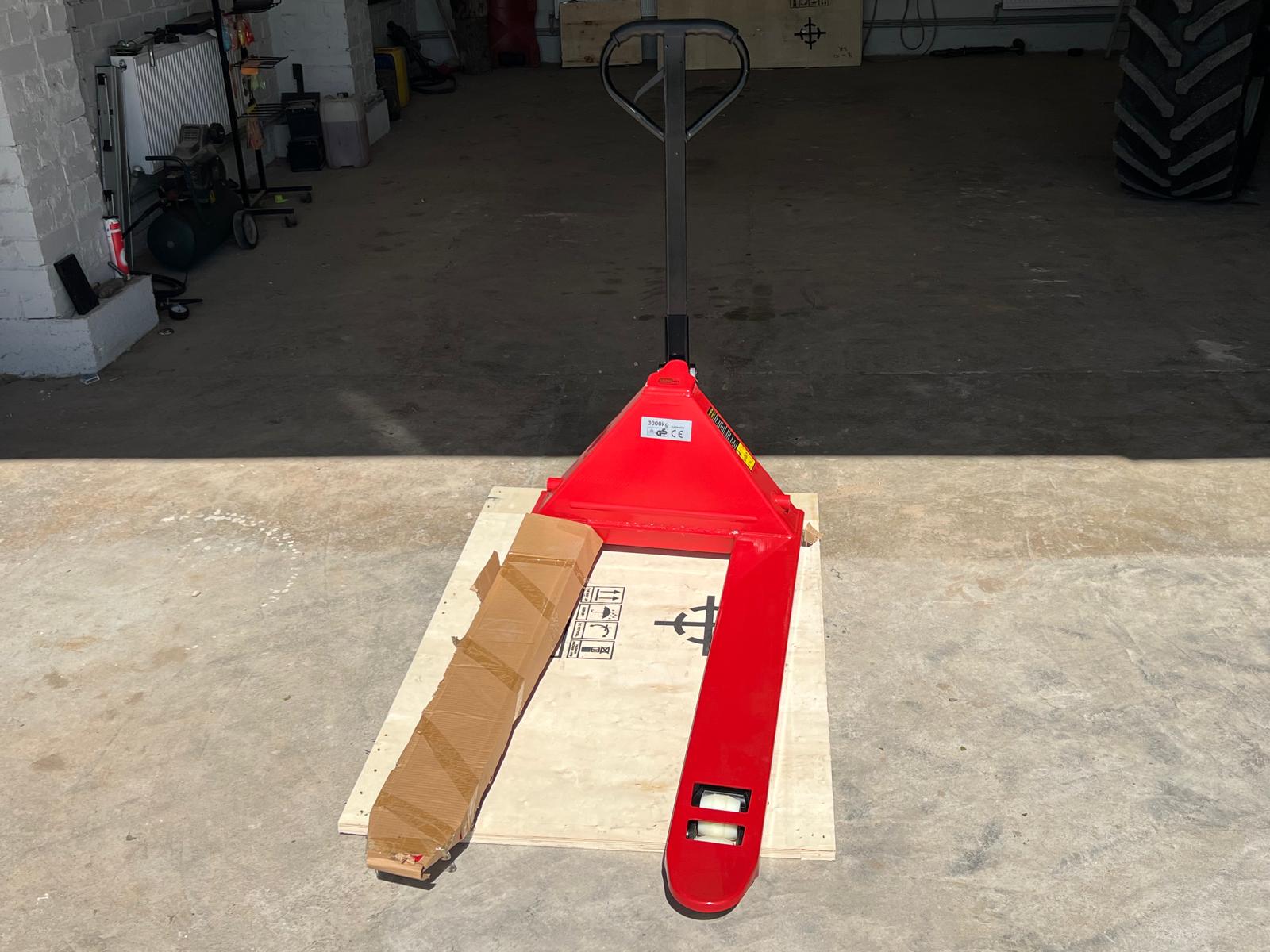 Platie palešu rati 3000 kg (120 cm) ar poliuretāna riteņiem